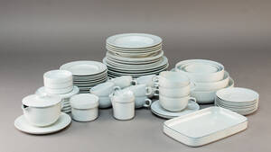 Grethe Meyer for Royal Copenhagen  Aluminia. Blåkant service 70
