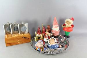 Väggreliefer i gips 2 st, pluntor och träskrin mm