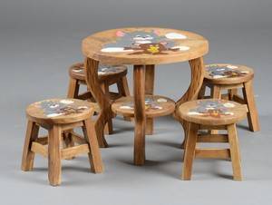 Sæt børnemøbler af træ med udskæringer 5