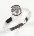 Solitairering af rhodineret guld med brillant ca. 0.90 ct