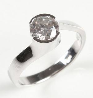 Solitairering af rhodineret guld med brillant ca. 0.90 ct