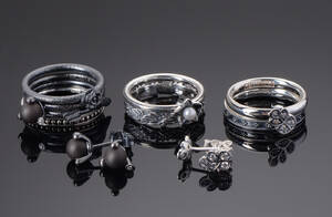 Spinning Jewelry, sæt på otte ringe samt to par ørestikker af sølv, str. S  12 Denne vare er sat til omsalg under nyt varenummer 4185886