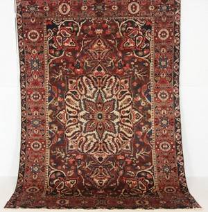 Bakhtiar. Persisk håndknyttet tæppe, 294x207 cm.