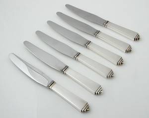 Harald Nielsen for Georg Jensen. Pyramide frokostknive med skafter af sterlingsølv 6