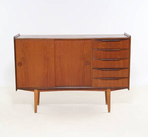 Dansk møbelproducent, skænk af teaktræ