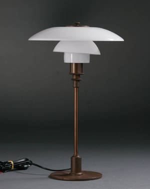 Poul Henningsen 1894-1967. PH 32 bordlampe.