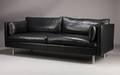 Dansk møbelproducent. Tre-pers. sofa, sort læder