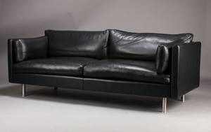 Dansk møbelproducent. Tre-pers. sofa, sort læder