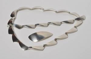 Smykkesæt af sterling sølv, halskæde, armlænke samt broche 3