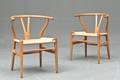 Hans J. Wegner. To Y-stole af eg med flet, model CH-24 2