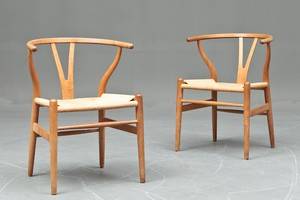 Hans J. Wegner. To Y-stole af eg med flet, model CH-24 2