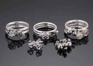 Spinning Jewelry, sæt på otte ringe samt to par ørestikker af sølv, str. M 12