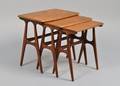 Dansk møbelproducent. Tre indskudsborde af teak.