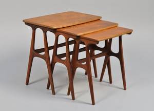 Dansk møbelproducent. Tre indskudsborde af teak.
