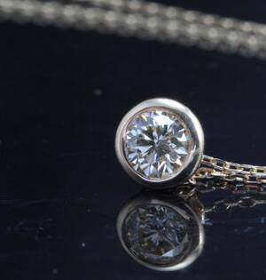 Pendant set with a brilliant cut diamond 0.30ct