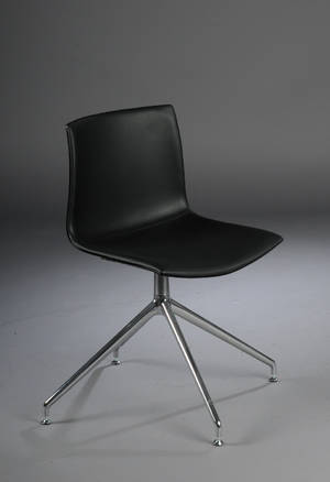 Lievore Altherr Molina. En stol, model Catifa 46