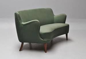 Dansk møbelproducent. Fritstående bananformet sofa 1960erne