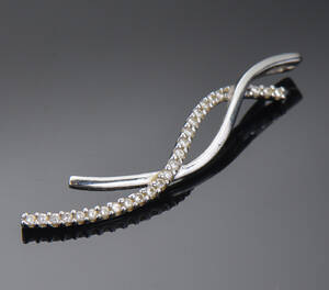 Vedhæng af 14 kt hvidguld med brillanter, ca. 0.37 ct 