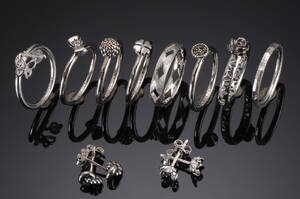 Spinning Jewelry, sæt på otte ringe samt to par ørestikker af sølv, str. L 12