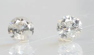 To uindfattede brillanter på ialt ca. 1.27 ct. 2