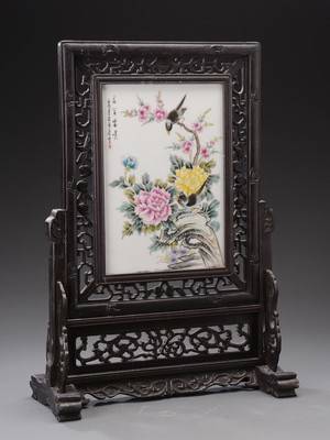 Kinesisk træpanel med porcelæn - Qing perioden 19. årh.