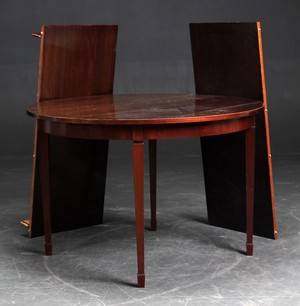 Spisebord af mahogni med to tillægsplader 3