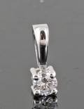 Pendant in 18k set with brilliant cut diamond 0.11 ct