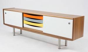 Coph. Fritstående lav skænk af lakeret teak.