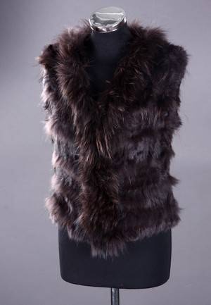 Vest af kanin og raccoon. Farve Brown. Str. i tekst. 