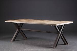 Långbordmatbord i fransk antik lantstil. Återbrukat gammal almträ 