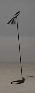Gulv-  standerlampe, Louis Poulsen, AJ-standerlampe af Arne Jacobsen.
