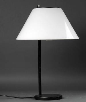 Per Iversen for Louis Poulsen. Bordlampe 
