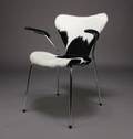 Arne Jacobsen, 7er armstol, model 3207, koskind 