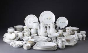Bing  Grøndahl. Erantis kaffe- og middagsservice af porcelæn 137