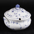 Royal Copenhagen. Musselmalet riflet terrin nr. 1222 