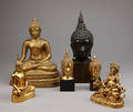 En samling orientalske Buddhafigurer af metal. 6