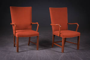 Par højryggede armstole af mahogni 2