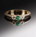 Smaragd- og brillantring af 14 kt guld 