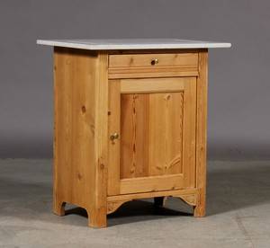 Servante af fyrretræ