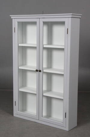 Dane Line. Væghængt vitrineskab, grålakeret.