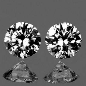 Par uindfattede diamanter. I alt ca. 0.05 ct