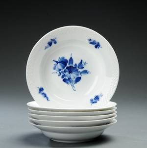 Kgl. P Blå blomst - fletttet dybe tallerkner 6