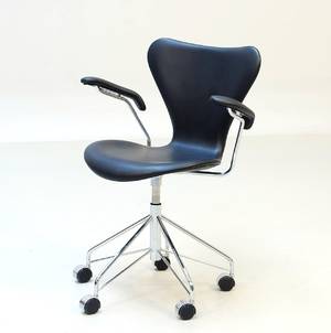 Arne Jacobsen 1902 - 1971. Kontorstol, model 3217