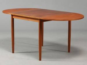 Dansk møbelproducent. Spisebord af teak.