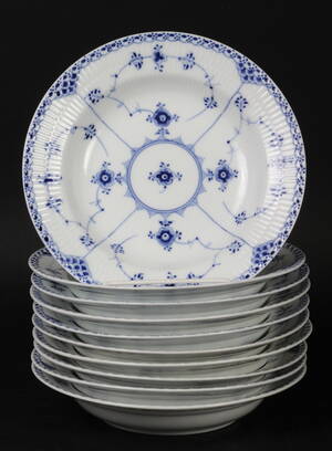 Royal Copenhagen. Mussel halvblonde. Ti dybe tallerkner nr 565 10