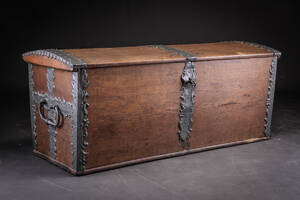 Brudekiste af egetræ 1800-tallet