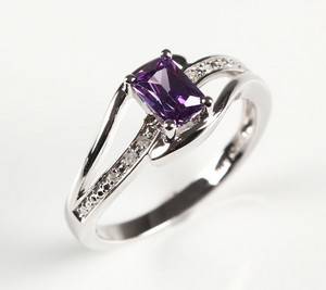 Ring af sterlingsølv med diamanter og zirkon