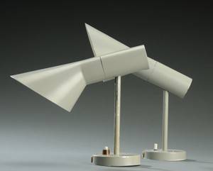 Arne Jacobsen. Par AJ-væglamper 2 