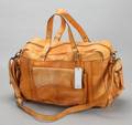 Still Leather Goods. Rejsetaske i gyldent læder 