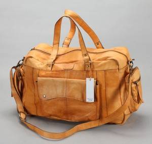 Still Leather Goods. Rejsetaske i gyldent læder 